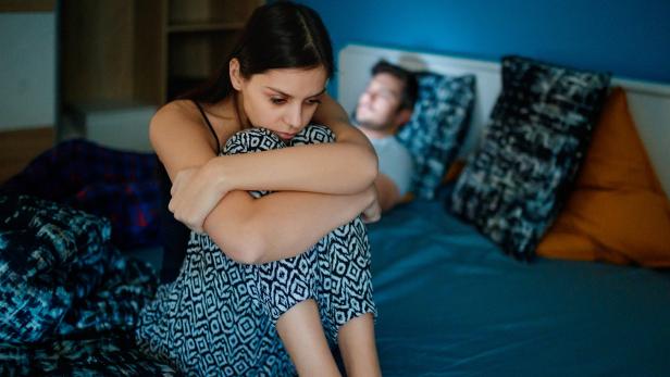 Frau ist unzufrieden in ihrer Beziehung.