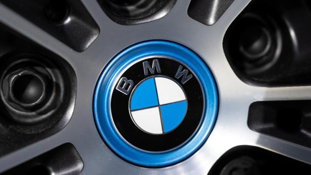 BMW baut Batterie-Montagewerk und schafft 1.000 neue Jobs