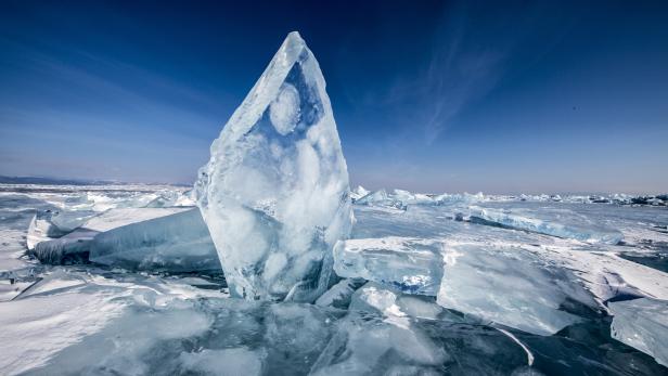 Foto von Eis am Balkalsee aus Michael Martins Bildband Terra. Gesichter der Erde 