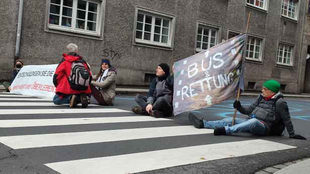 Linz: Klimaaktivisten sagten Straßenblockaden gegen A26-Bau ab