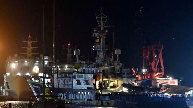 Wartende Schiffe mit Migranten: Italien fordert EU-Pakt