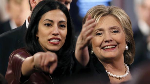 Immer an der Seite ihrer Chefin: Huma Abedin und Hillary Clinton sind auch im Wahlkampf ein Team.