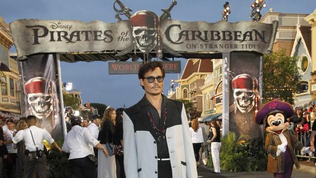1. &quot;Pirates of the Caribbean&quot;, so der Originaltitel, wurde durch die gleichnamige Attraktion in Disneyland inspiriert, die am 18. März 1968 eröffnet wurde.