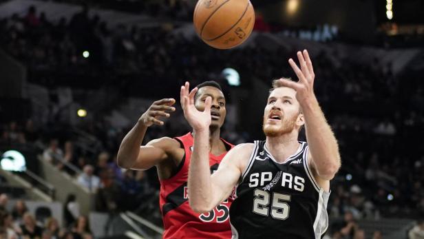 NBA: Toronto Raptors at San Antonio Spurs