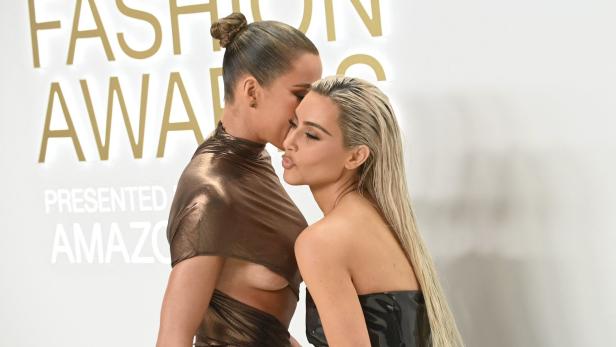 Bussi, Bussi: Kim und Khloe Kardashian