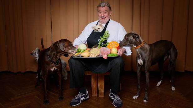 Haubenkoch Reinhard Gerer kocht nun für Hunde
