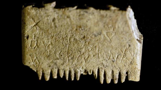 3700 Jahre alte Inschrift auf Elfenbeinkamm in Israel entdeckt