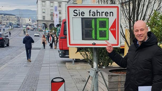 Neu am Hauptplatz: eine Geschwindigkeitsanzeige.