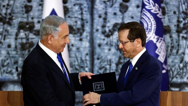 Der ehemalige israelische Premier Benjamin Netanyahu und Israels Präsident Yitzhak Herzog 