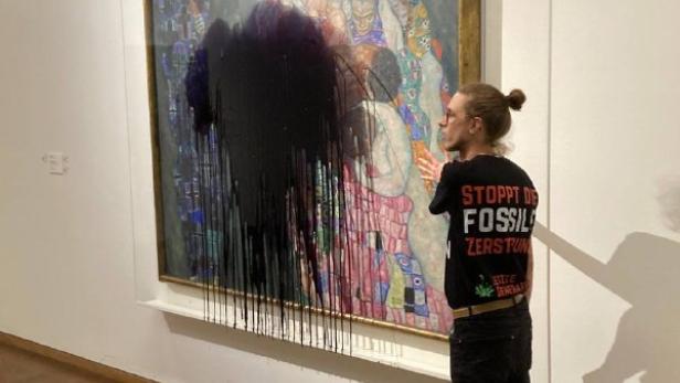 Klima-Protest nun auch in Leopold Museum: Öl auf Werk von Klimt