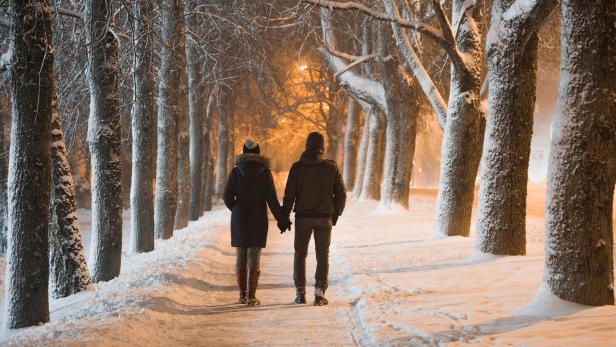 "Winter Coating": Was der neueste Dating-Trend bedeutet