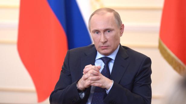 Eine Militärintervention in der Ukraine sei derzeit nicht nötig, sagt Putin. Russland halte sich aber alle Optionen offen.