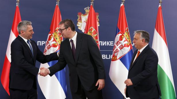 Nehammer, Vucic und Orban schlossen im November ein Bündnis gegen illegale Migration