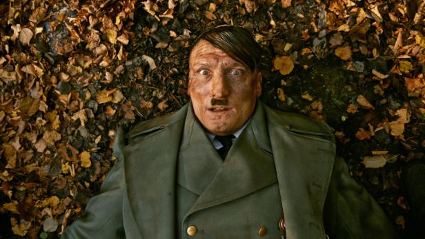 Oliver Masucci kehrt als Adolf Hitler auf die Erde zurück