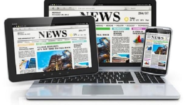 Ein Laptop, ein Tablet und ein Smartphone zeigen eine Nachrichtenseite.