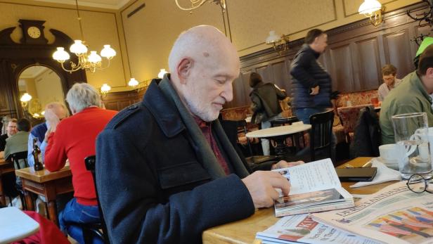 Helmut Gallner ist 82 und ist treuer Stammgast im Cafe Sperl
