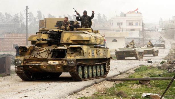 Mit russischer Luftunterstützung hat die syrische Armee eine Bodenoffensive gegen moderate und radikale Regimegegner begonnen.