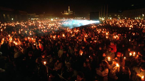 30 Jahre Lichtermeer: Als Österreich gegen Fremdenfeindlichkeit aufstand