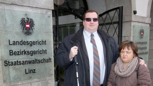 Prozess des blinden Paares Dietmar Janoschek und Elfriede Dallinger gegen Land OÖ.
