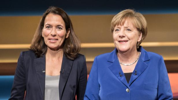 Bundeskanzlerin Angela Merkel (CDU) neben TV-Moderatorin Anne Will am Mittwoch.