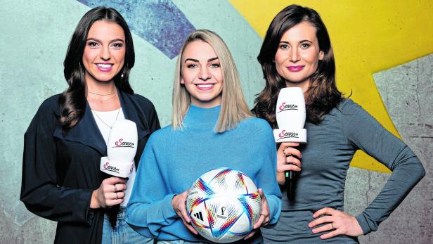 Die ServusTV-Reporterinnen bei der Fußball-WM 2022 in Katar (v. li.): Alina Marzi, Anna-Maria Brunnauer und Julia Kienast