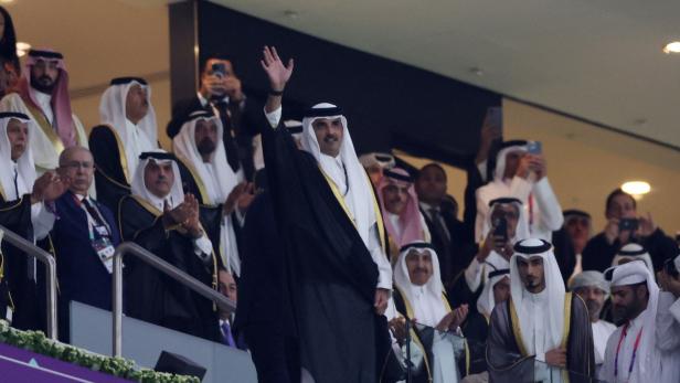 Versöhnung nach der WM-Sensation: Emir von Katar hisst saudische Flagge