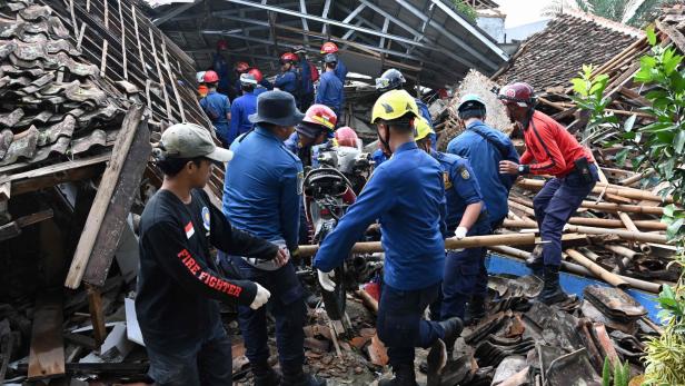 Erdbeben auf Indonesien: Noch immer Dutzende vermisst