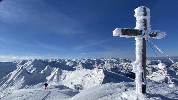 Am Gebirg, das hoch in Wolken ragt: Skitouren-Tipps von Experten