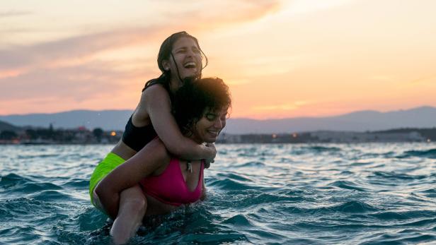 "Die Schwimmerinnen" auf Netflix: Sprung in kalte Gewässer