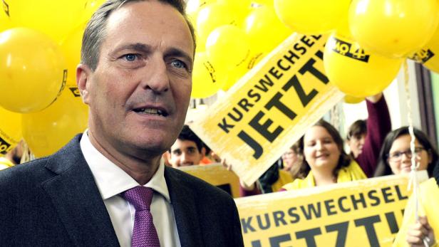 Viele Ballons, wenige Zuhörer: Manfred Juraczka machte am Donnerstag einen schnellen Wahlkampfabschluss