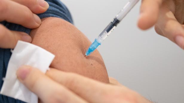 Das Nationale Impfgremium empfiehlt für den kommenden Herbst nur mehr eine Corona-Impfung mit einem angepassten Präparat.