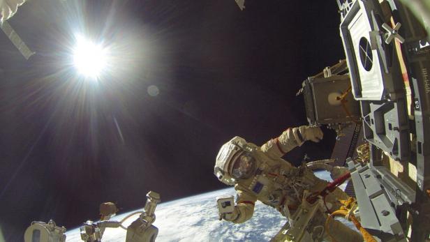 Eiscreme-Lieferung für Astronauten: Raumfrachter "Dragon" an ISS angedockt
