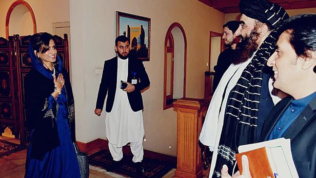Pakistanische Staatsministerin trifft sich mit afghanischen Taliban
