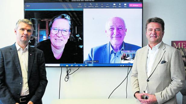 Von links nach rechts: Georg Lehner (Leiter der Produktionsplanung Berglandmilch), Margrit De Colle (GF Vom Hügel) und Christian Rakos (GF proPellets) via Videocall zugeschaltet, mit Stefan Gubi (GF Windhager) waren bei der Diskussion „Heizen mit Holz“ zu Gast beim KURIER.