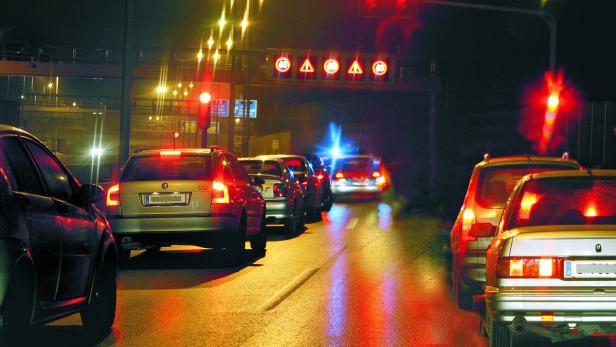 Rund 100.000 Fahrzeuge passieren täglich den Linzer Bindermichl-Tunnel. Die Section Control soll die jährlich 80 Unfälle auf die Hälfte reduzieren.