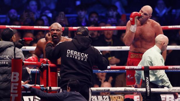 Heavyweight Boxing - Tyson Fury vs Derek Chisora
