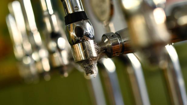 Vor dem Aus? Energiekosten und Inflation setzen britischen Pubs zu