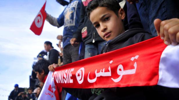 Viele junge Tunesier fühlen sich um ihre Revolution betrogen. Keine der Erwartungen der Jungen hat sich bisher erfüllt.