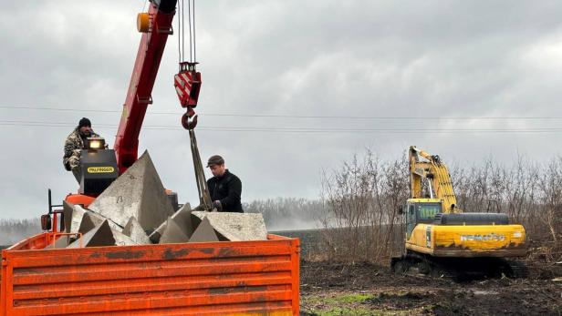 London: Russland baut Verteidigungsstellen an Grenze zu Ukraine