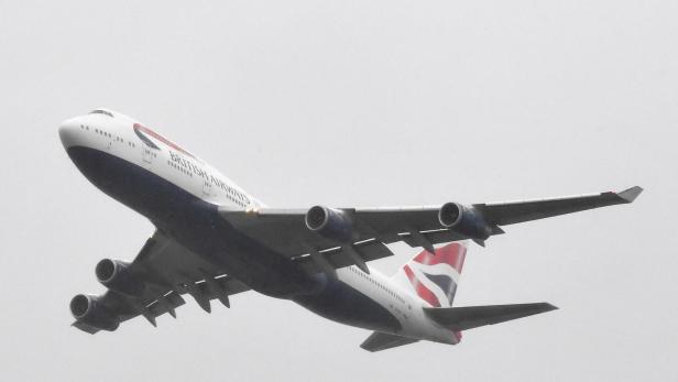 FILE PHOTO: British Airways Boeing 747 leaves London Heathrow airport