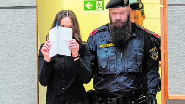Die Angeklagte sagte bei dem Prozess in Innsbruck, sie sei bei einem Streit mit ihrem Vater „explodiert“