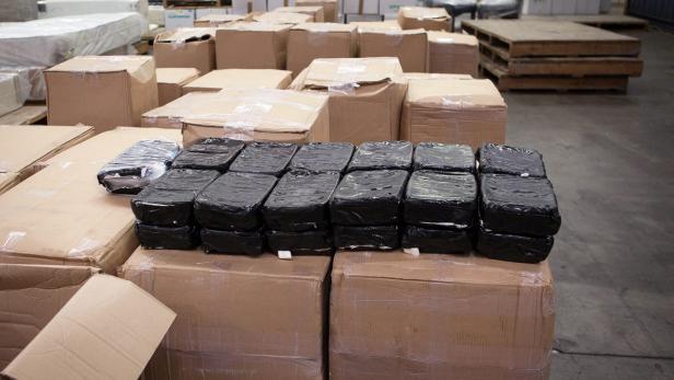 Der Container enthielt fast zwei Tonnen MDMA und mehr als 800 Kilogramm Methamphetamin.