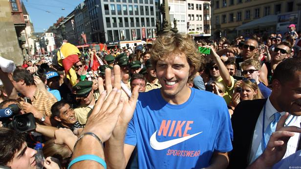Nowitzki kann womöglich länger in Würzburg bleiben