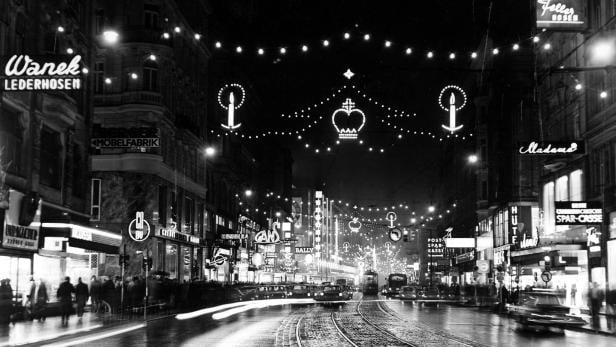 1968 hatten die Österreicher ihre Weihnachtsbeleuchtung schon lieb gewonnen.