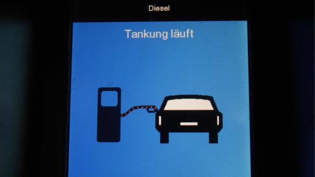 Eine stilisierte Darstellung eines Autos, das mit Diesel betankt wird.