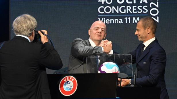 FIFA-Boss Infantino und UEFA-Chef Ceferin (re.)