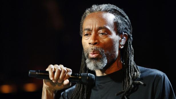 Ten-time Grammy Award winner American singer Bobby McFerrin performs during the CHOPin-mcferrIN concert as part of the 6th International Music Festival Chopin and His Europe in Warsaw August 17, 2010. Poland celebrates the 200th anniversary of the birth of Fryderyk Chopin this year. REUTERS/Kacper Pempel (POLAND - Tags: SOCIETY ENTERTAINMENT ANNIVERSARY)