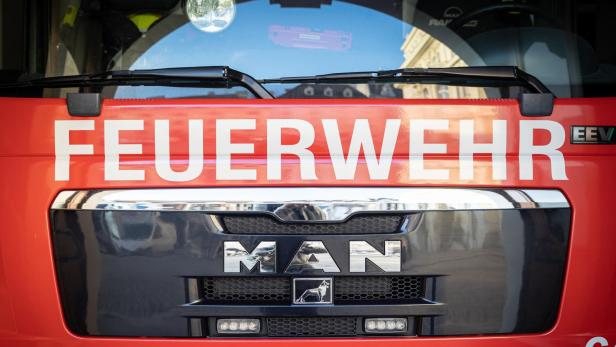 Feuerwehr entdeckte Leiche bei Löscharbeiten in Linz-Urfahr
