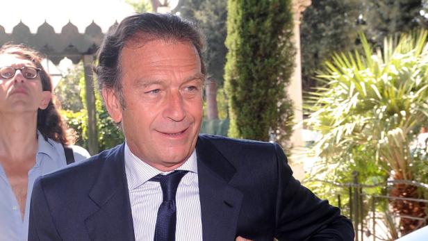 epa03407737 (FILE) Photo dated 24 August 2011 shows the President of Cagliari soccer club, Massimo Cellino, arriving at Parc des Princes to attend the extraordinary meeting of Italian Serie A in Rome, Italy. Cagliariís match on on 23 September 2012 against Roma has been cancelled after fears over safety of fans at the hosts new stadium. The stadium was opened by Cagliari over the summer but is yet to pass security tests, meaning local authorities insisted the Serie A clash would take place behind closed doors. EPA/-