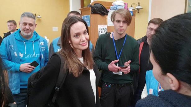 Angelina Jolie tritt als UNO-Flüchtlingsbotschafterin zurück